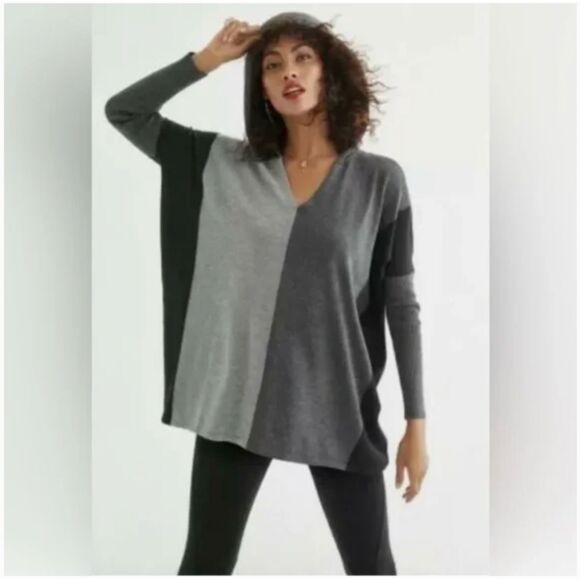 Cabi #4037 Dakota Poncho Sweater Oversized Black Gray Colorblock Size Small - Picture 1 of 5